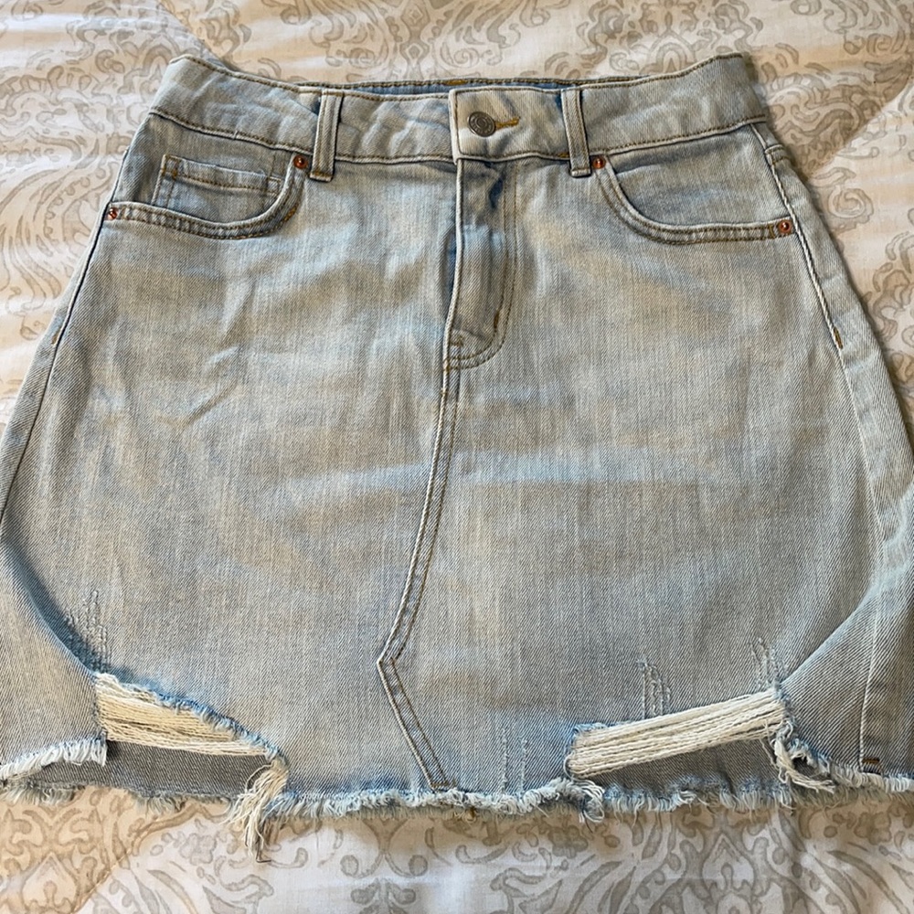 Cute light blue skirt. Size 4. Worn maybe once! Still looks brand new.